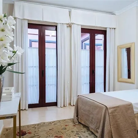 Hébergement de vacances Casa Palacio Sxviii Con Piscina En Centro Historico De
